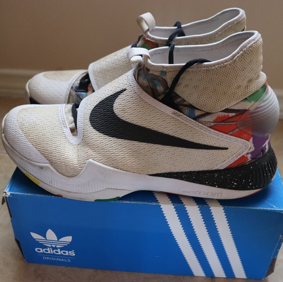 Hyperrevs - Picture 2 of 5